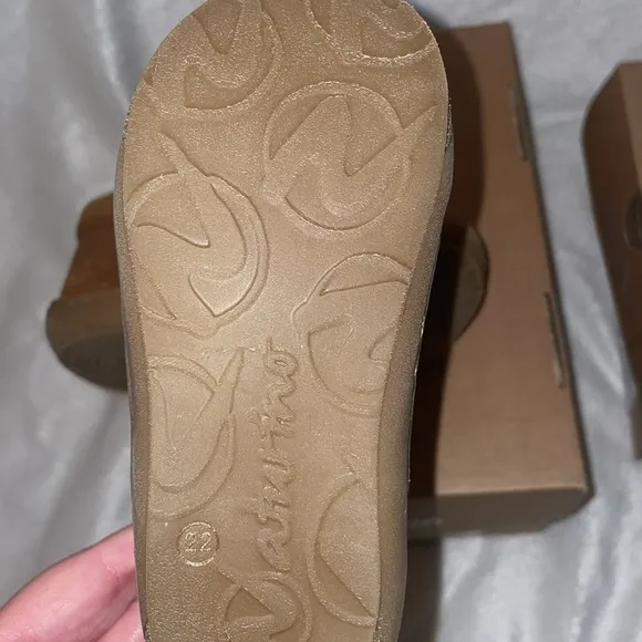 NWT NATURINO COCOON Suede first-steps shoes in Brown