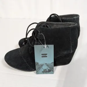 NWT Toms WMN Kala size 8.5 black suede wedge