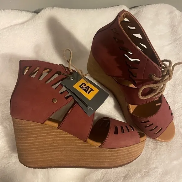 NWT women’s wedge sandals size 9.5 burgundy and brown