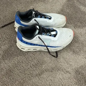 On Cloud Running Women’s White and Blue Sneakers