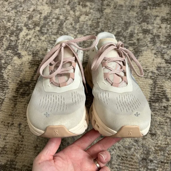On running | cloudmonster road running shoes in moon fawn