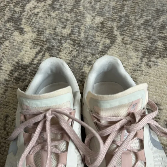 On running | cloudmonster road running shoes in moon fawn