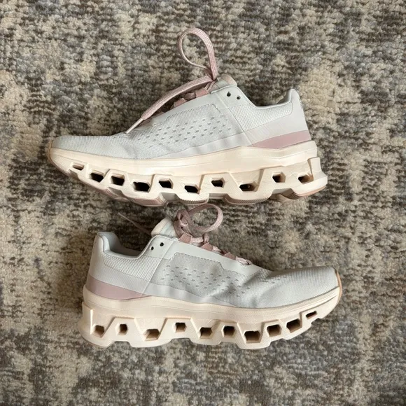 On running | cloudmonster road running shoes in moon fawn