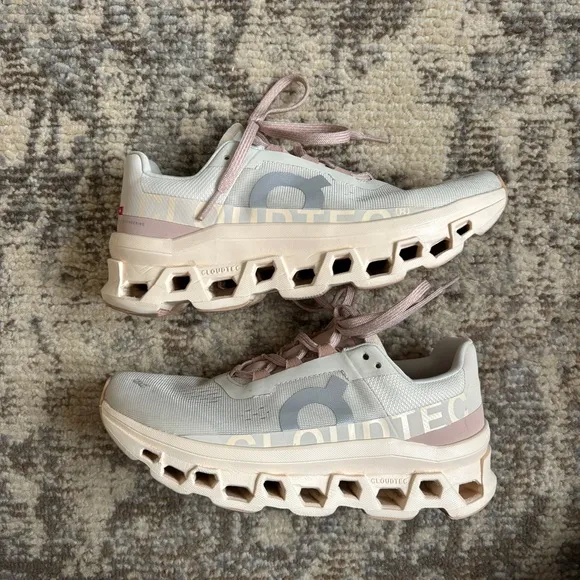 On running | cloudmonster road running shoes in moon fawn