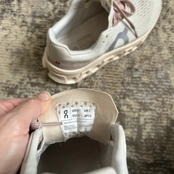On running | cloudmonster road running shoes in moon fawn