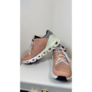 ON Women's Cloudflyer 4 Running Sneaker Shoes, Peach/aloe, Size 9