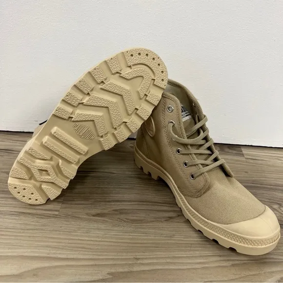 Palladium Pampa Hi Original U 75349-238-M shoes beige Men 8/Women 9.5 NWOB