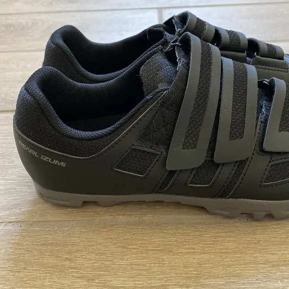 Pearl Izumi Black Biking Shoes Size: 11