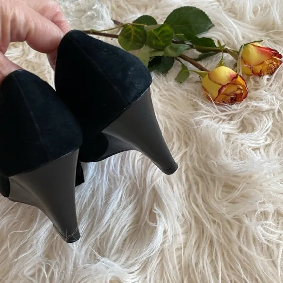 POETiC LICENCE London suede wedges