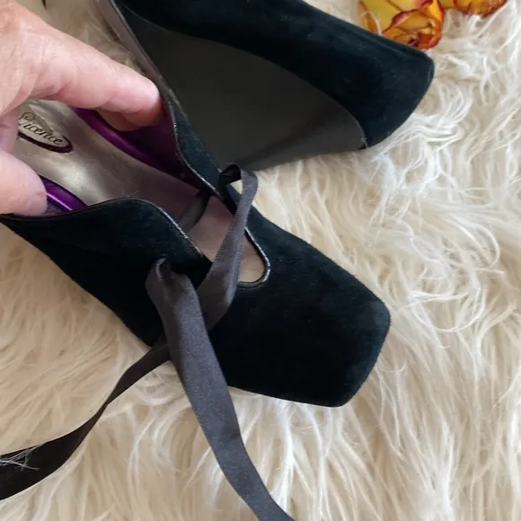 POETiC LICENCE London suede wedges