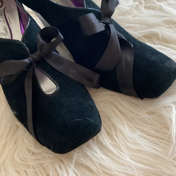 POETiC LICENCE London suede wedges