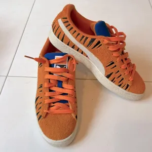 Puma Suede Tony the Tiger shoes size 7 Jr