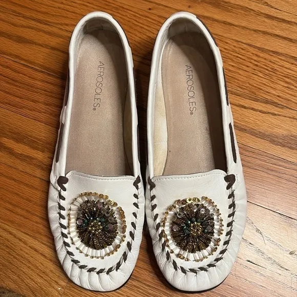 RARE Aerosoles White leather moccasins beaded embellished Flats Shoes Sz 9.5