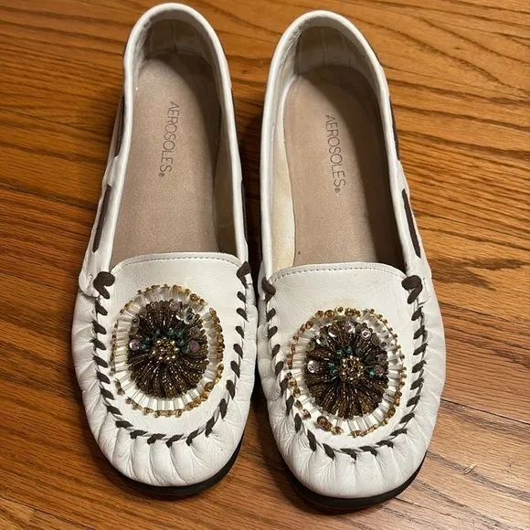 RARE Aerosoles White leather moccasins beaded embellished Flats Shoes Sz 9.5