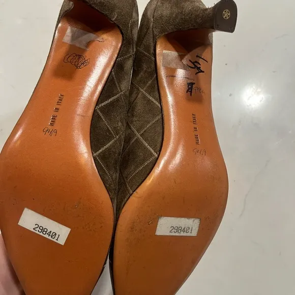 Salvatore Ferragamo Beige Suede Leather Criss-Cross Pumps Made in Italy 9 AAAA