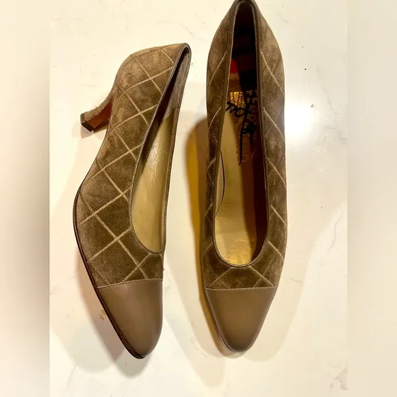 Salvatore Ferragamo Beige Suede Leather Criss-Cross Pumps Made in Italy 9 AAAA