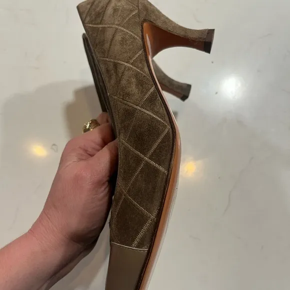 Salvatore Ferragamo Beige Suede Leather Criss-Cross Pumps Made in Italy 9 AAAA