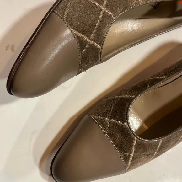 Salvatore Ferragamo Beige Suede Leather Criss-Cross Pumps Made in Italy 9 AAAA
