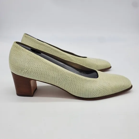Salvatore Ferragamo Shoes Women 8.5 AA Heels Ivory White Lizard Print