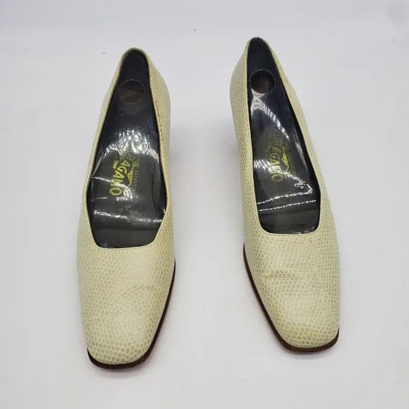 Salvatore Ferragamo Shoes Women 8.5 AA Heels Ivory White Lizard Print