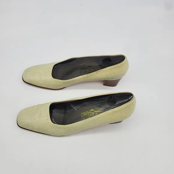 Salvatore Ferragamo Shoes Women 8.5 AA Heels Ivory White Lizard Print