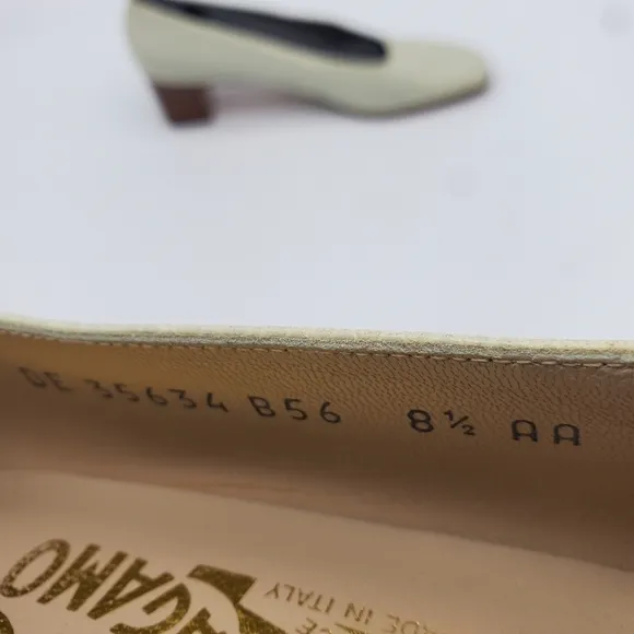 Salvatore Ferragamo Shoes Women 8.5 AA Heels Ivory White Lizard Print