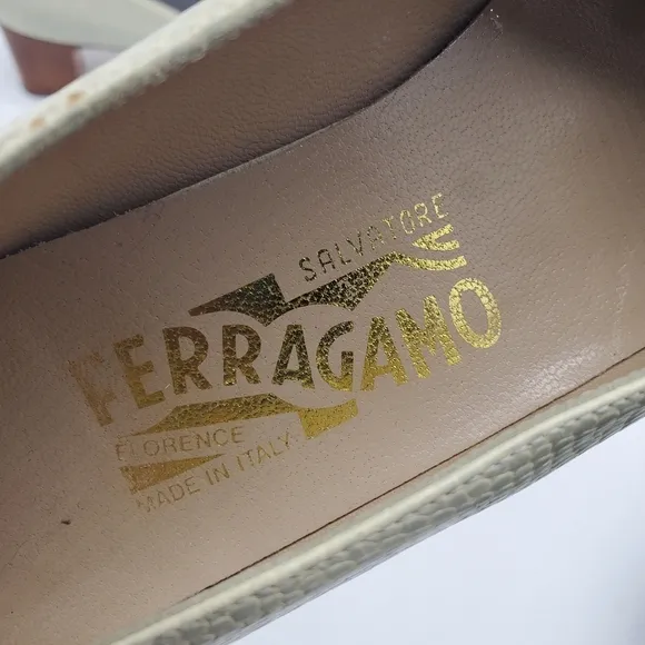 Salvatore Ferragamo Shoes Women 8.5 AA Heels Ivory White Lizard Print
