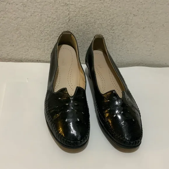 SAS soft patent black leather low heel shoes 7.5 M