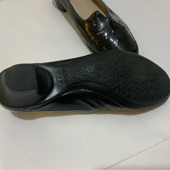 SAS soft patent black leather low heel shoes 7.5 M