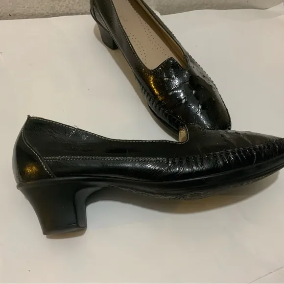 SAS soft patent black leather low heel shoes 7.5 M