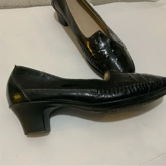 SAS soft patent black leather low heel shoes 7.5 M