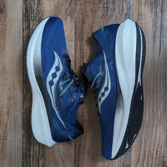 Saucony Triumph 20 Size 12.5W In Navy Blue - Unworn, NWOB