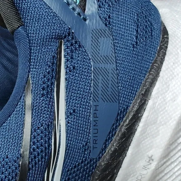 Saucony Triumph 20 Size 12.5W In Navy Blue - Unworn, NWOB