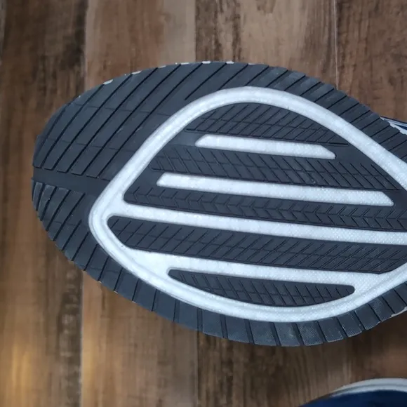 Saucony Triumph 20 Size 12.5W In Navy Blue - Unworn, NWOB