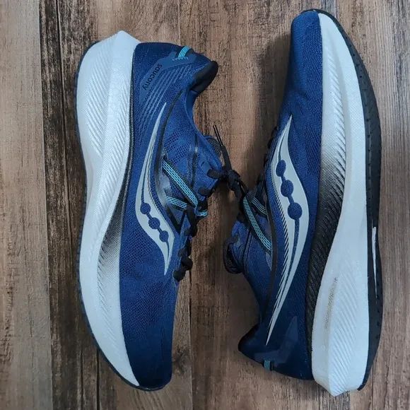 Saucony Triumph 20 Size 12.5W In Navy Blue - Unworn, NWOB