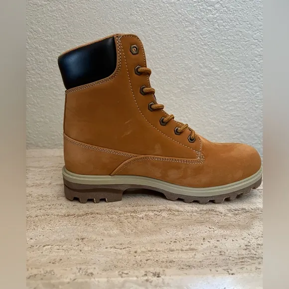 SB19 Lugz Women’s Empire Hi Water Resistant 6-Inch Boot Size 10