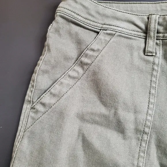 Seven 7 Utility Shorts Women Size 12 Green