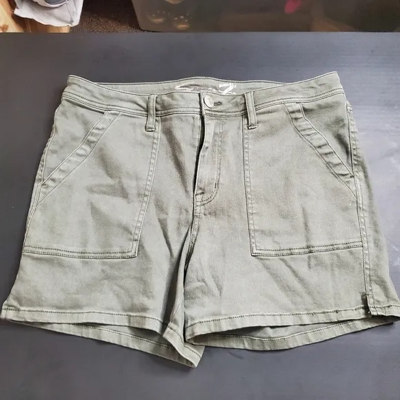 Seven 7 Utility Shorts Women Size 12 Green