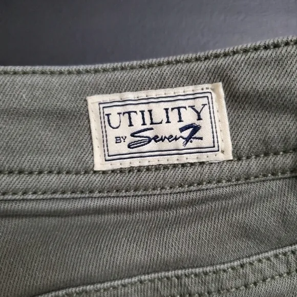 Seven 7 Utility Shorts Women Size 12 Green