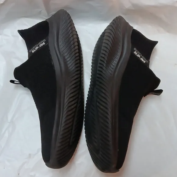 Skechers Black Sneakers with Sock-Like Fit and Wave Sole