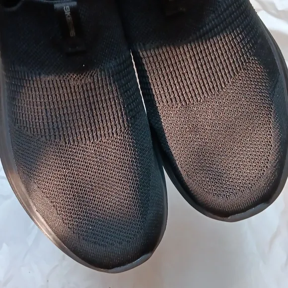 Skechers Black Sneakers with Sock-Like Fit and Wave Sole