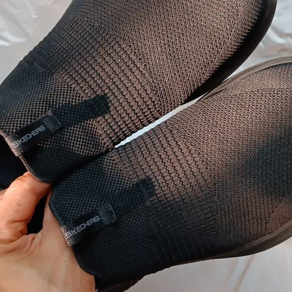 Skechers Black Sneakers with Sock-Like Fit and Wave Sole