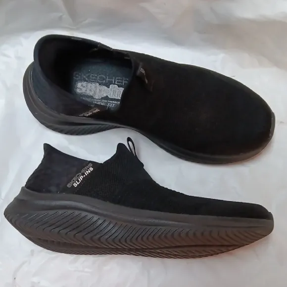 Skechers Black Sneakers with Sock-Like Fit and Wave Sole
