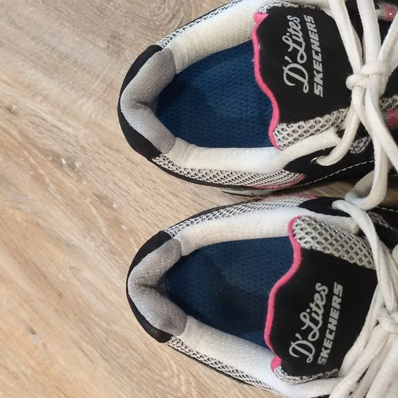 Skechers D'Lites Black and White 🖤😃🩷🤍Sneakers Women's size 7.5
