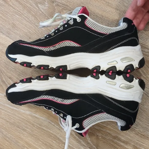Skechers D'Lites Black and White 🖤😃🩷🤍Sneakers Women's size 7.5