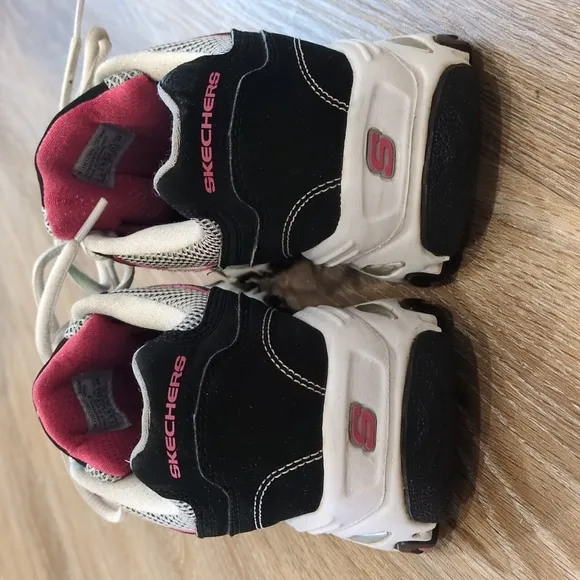 Skechers D'Lites Black and White 🖤😃🩷🤍Sneakers Women's size 7.5
