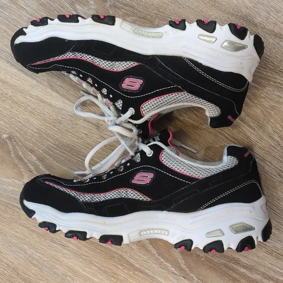 Skechers D'Lites Black and White 🖤😃🩷🤍Sneakers Women's size 7.5