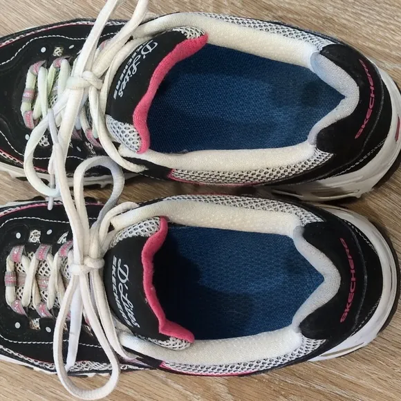 Skechers D'Lites Black and White 🖤😃🩷🤍Sneakers Women's size 7.5