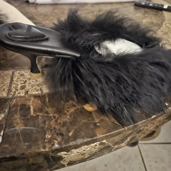 Sleeper Pom Kitten Heel Mules with Feathers in Black SZ 37 NWT