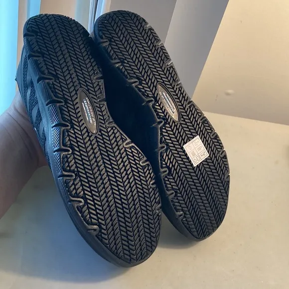 Slip Resistant Skechers NWT Relaxed Fit Air Cooled Memory Foam Black Shoes Sz 7